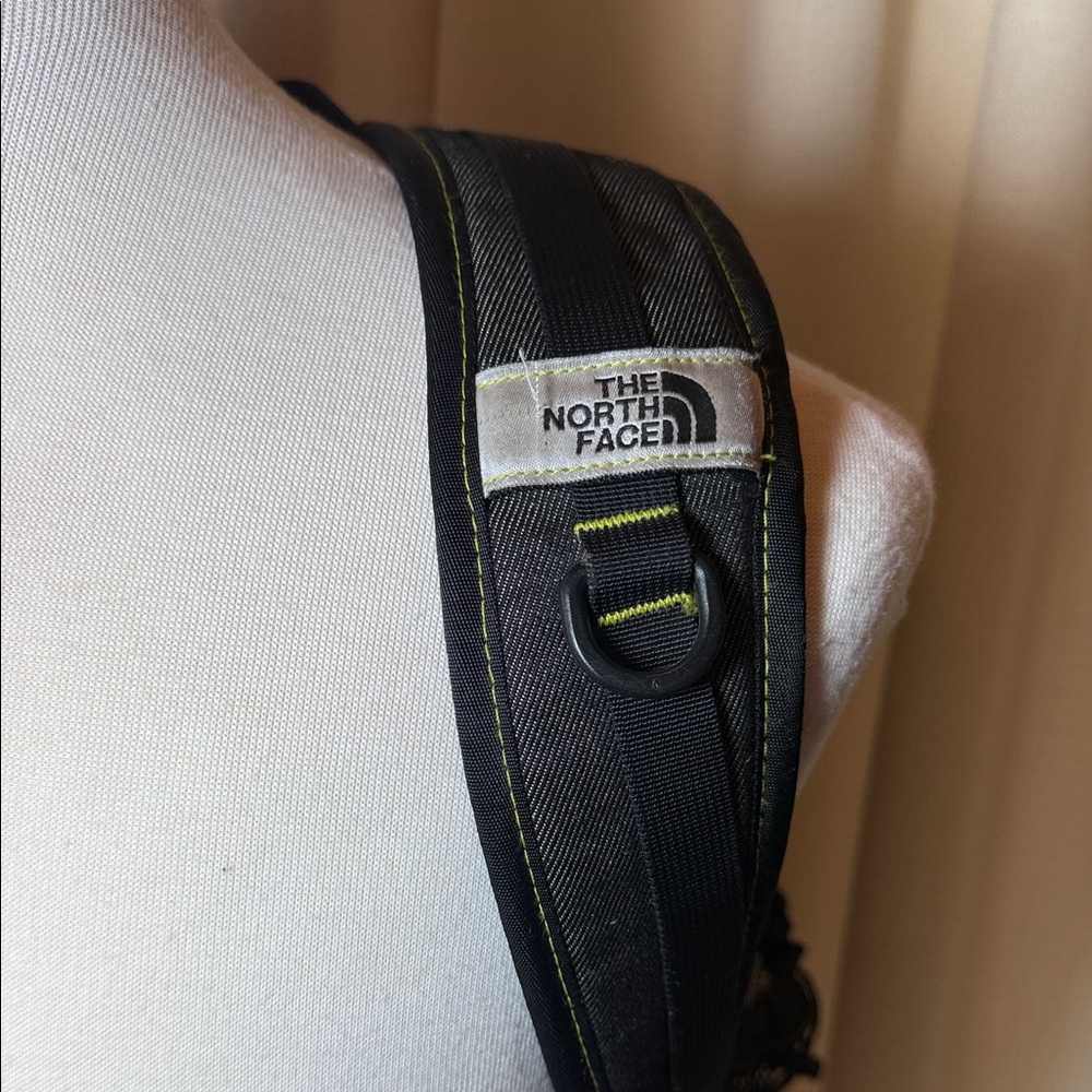 The North Face RECON SE Black Backpack with Lime Stitching - Picture 4 of 12